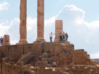Développé sous Trajan à partir de l'année 100 de notre ère. Elle se situe sur une voie romaine reliant Lambèse à Mascula et à Theveste.